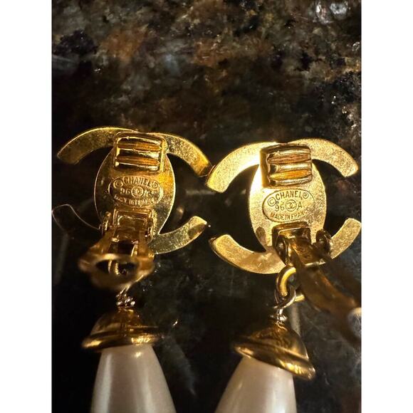 Chanel Vintage Rhinestone and Faux Pearl Turnlock Clip On Earrings 96A - Picture 4 of 5